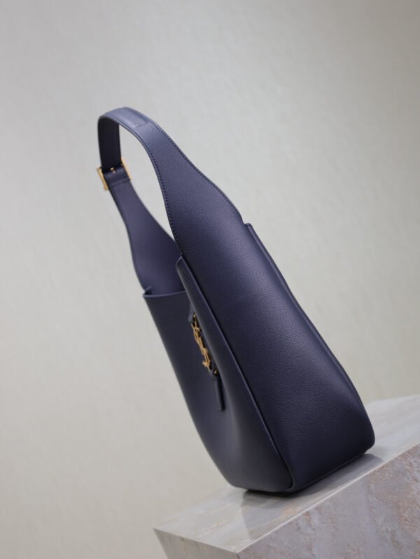 LE 5 À 7 SUPPLE SMALL IN GRAINED LEATHER