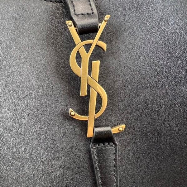 LE 37 IN SHINY LEATHER