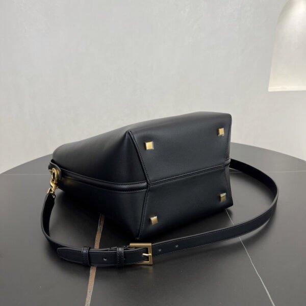 LE 37 IN SHINY LEATHER