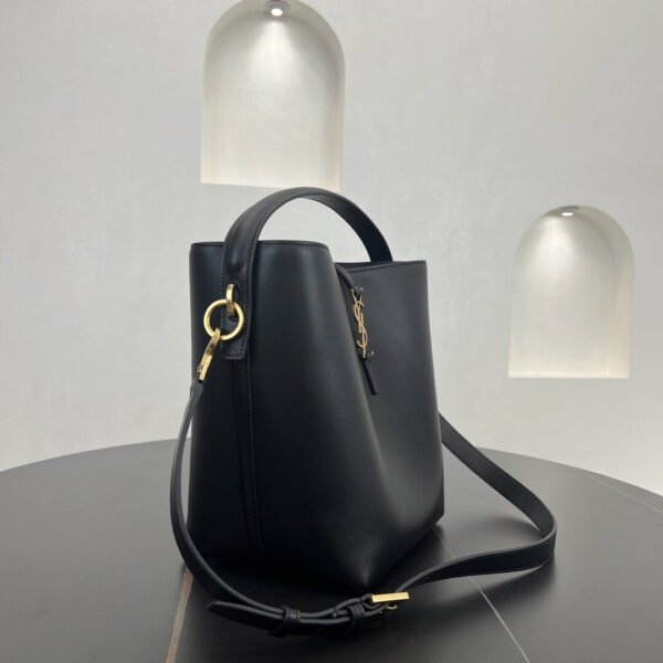LE 37 IN SHINY LEATHER