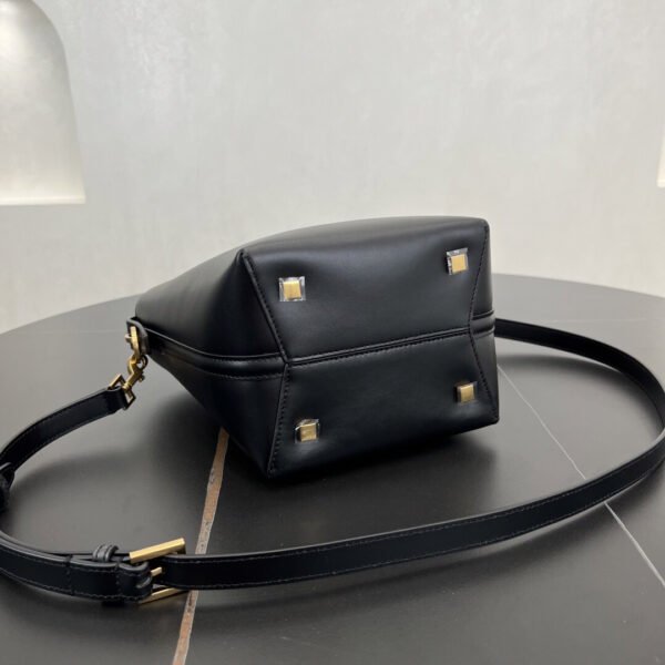 LE 37 SMALL IN SHINY LEATHER