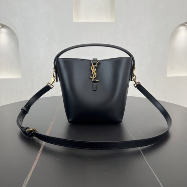 LE 37 SMALL IN SHINY LEATHER