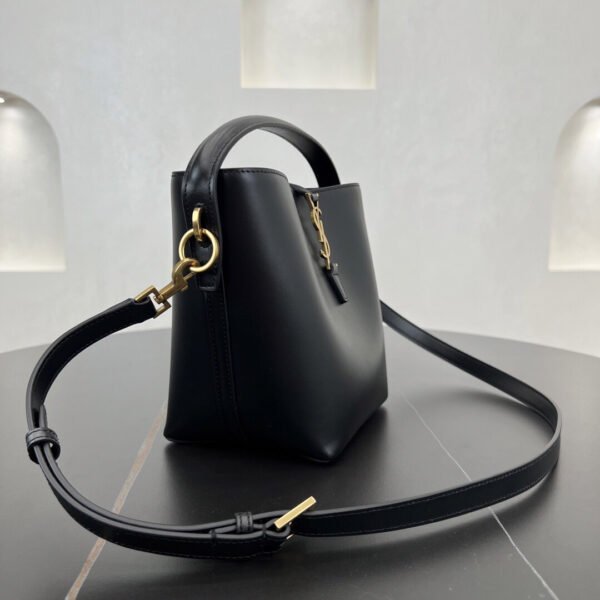 LE 37 SMALL IN SHINY LEATHER