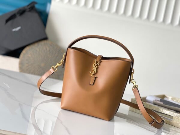LE 37 SMALL IN SHINY LEATHER