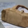 LE 5 À 7 BEA IN SUEDE