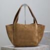 LE 5 À 7 BEA IN SUEDE