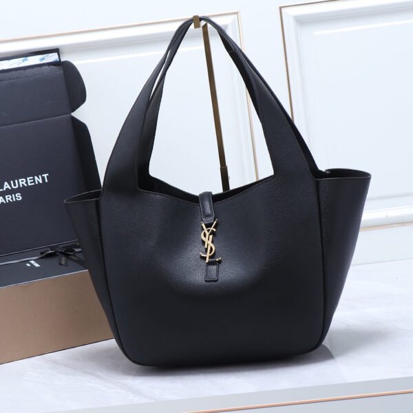 LE 5 À 7 BEA IN GRAINED LEATHER