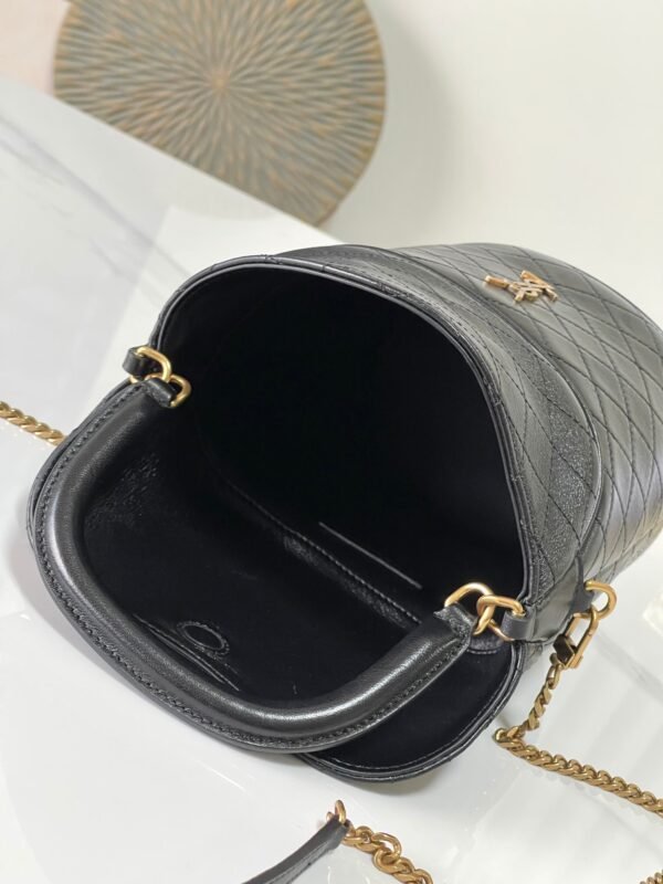 GABY BUCKET BAG IN LAMBSKIN