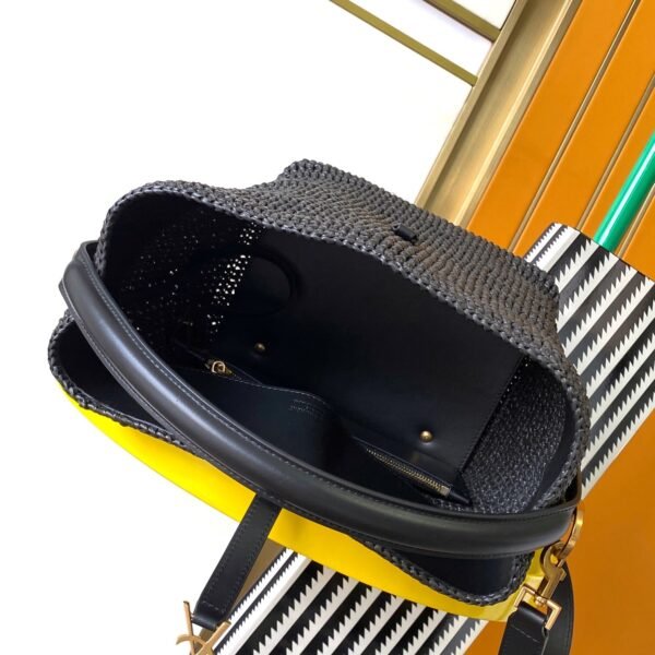 LE 37 IN WOVEN RAFFIA AND VEGETABLE-TANNED LEATHER