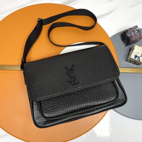 NIKI MESSENGER IN GRAINED LEATHER
