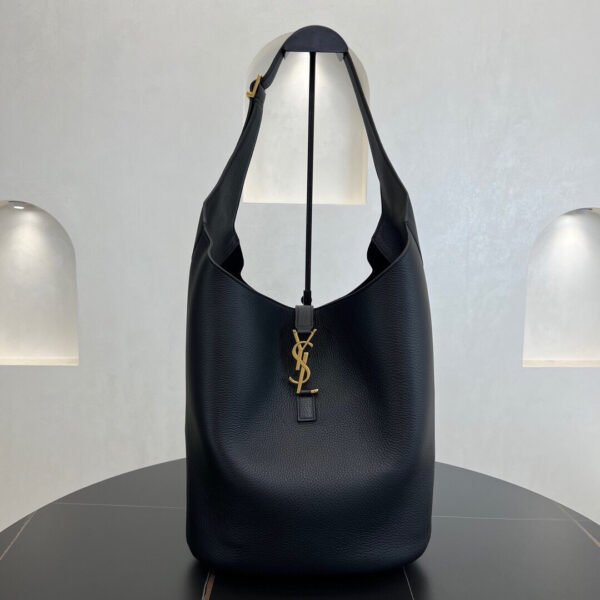 LE 5 À 7 HOBO IN GRAINED LEATHER