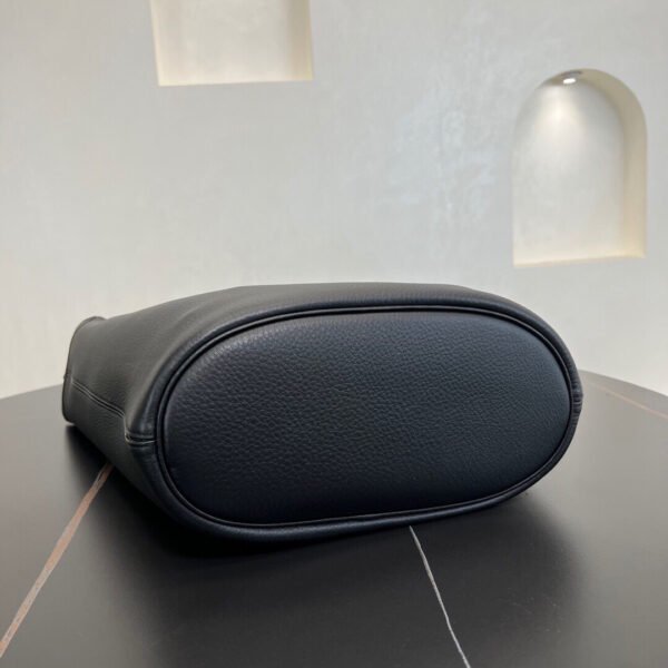 LE 5 À 7 HOBO IN GRAINED LEATHER