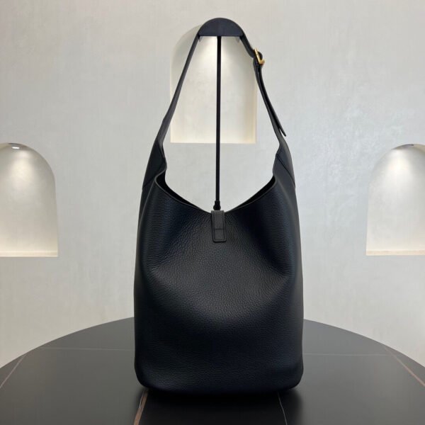 LE 5 À 7 HOBO IN GRAINED LEATHER