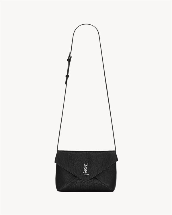 CASSANDRE ENVELOPE MESSENGER IN LAMBSKIN