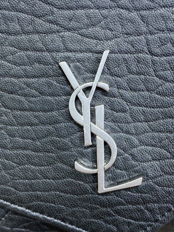 CASSANDRE ENVELOPE MESSENGER IN LAMBSKIN
