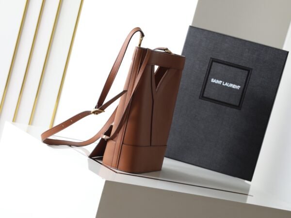 Y SMALL BUCKET IN LEATHER