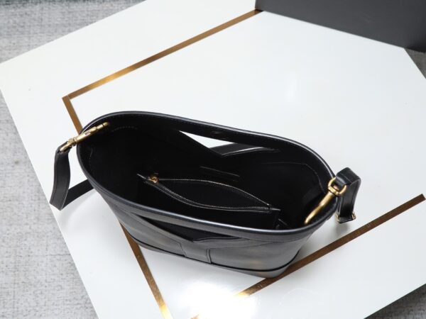 Y SMALL BUCKET IN LEATHER