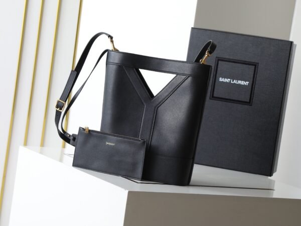 Y SMALL BUCKET IN LEATHER