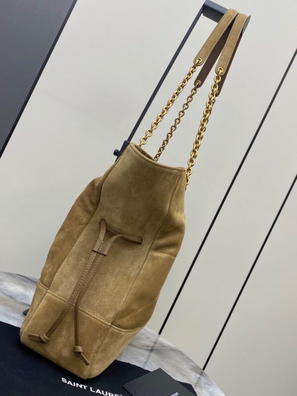 JAMIE SHOPPING IN SUEDE