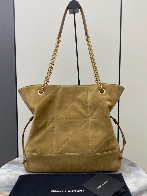 JAMIE SHOPPING IN SUEDE