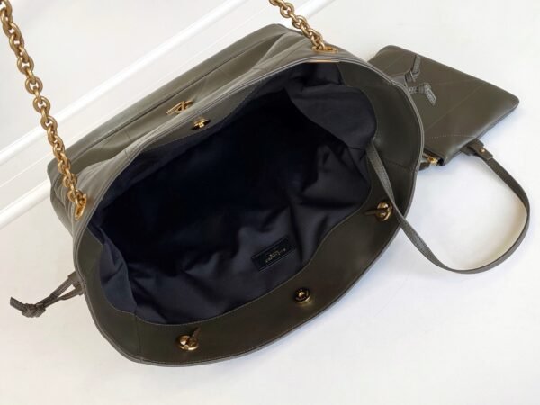 JAMIE SHOPPING IN LAMBSKIN