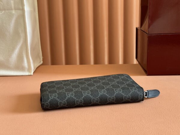 GG EMBLEM ZIP AROUND WALLET