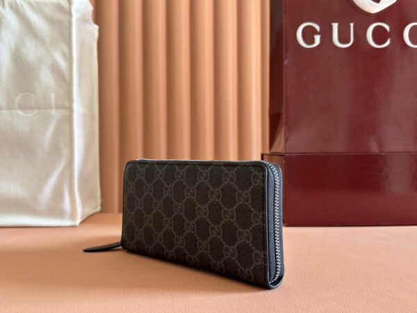 GG EMBLEM ZIP AROUND WALLET