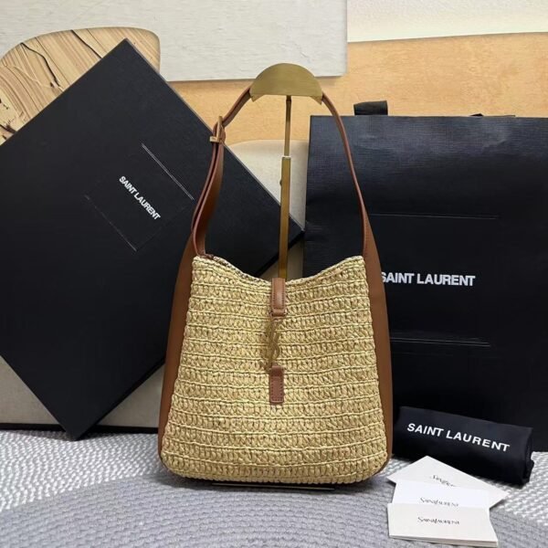 LE 5 À 7 SUPPLE SMALL IN RAFFIA AND LEATHER
