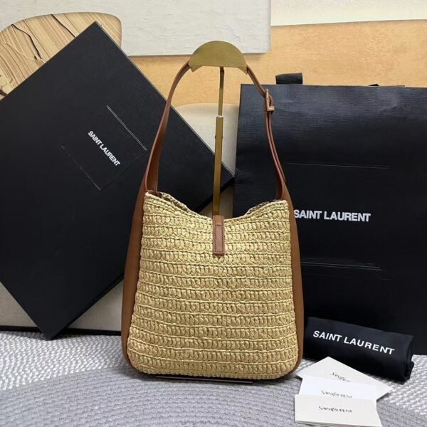 LE 5 À 7 SUPPLE SMALL IN RAFFIA AND LEATHER