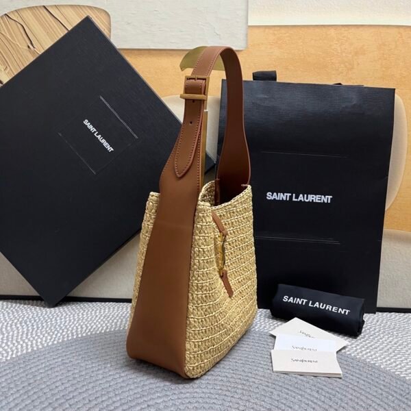 LE 5 À 7 SUPPLE SMALL IN RAFFIA AND LEATHER