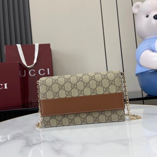 GG EMBLEM WALLET ON CHAIN