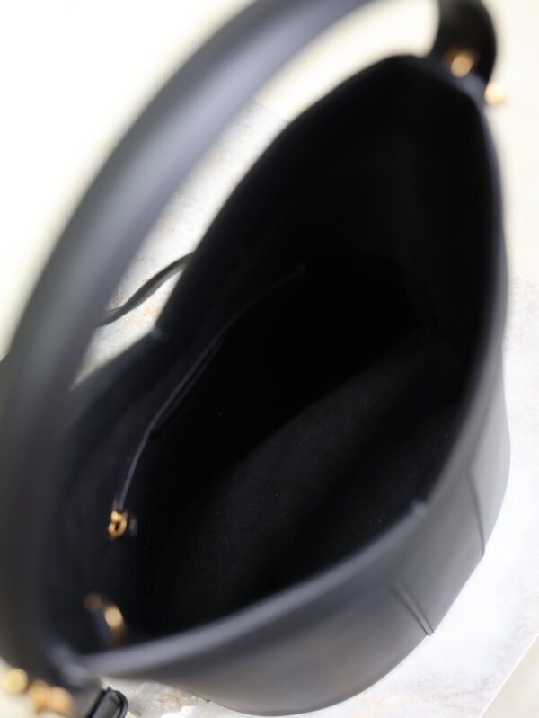 Y TOP-HANDLE BUCKET IN LEATHER