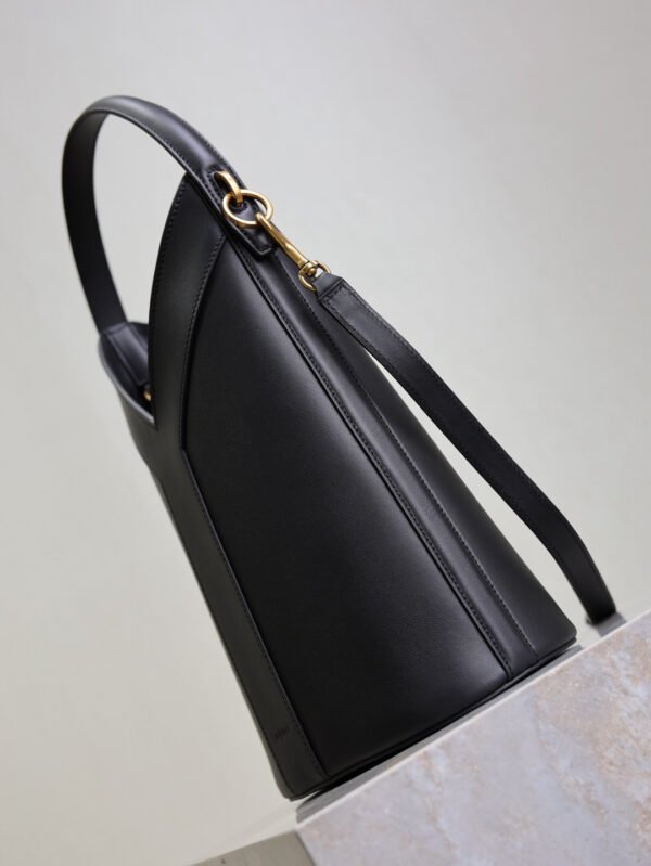 Y TOP-HANDLE BUCKET IN LEATHER