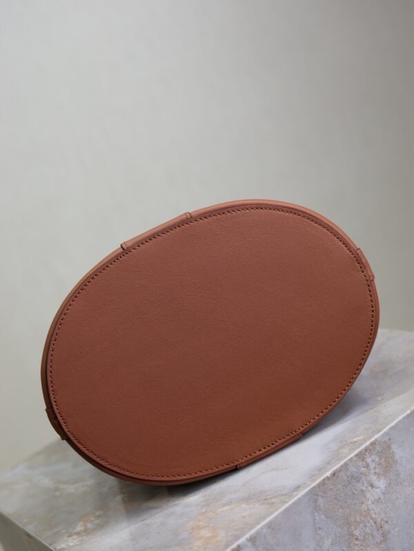 Y TOP-HANDLE BUCKET IN LEATHER