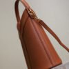 Y TOP-HANDLE BUCKET IN LEATHER