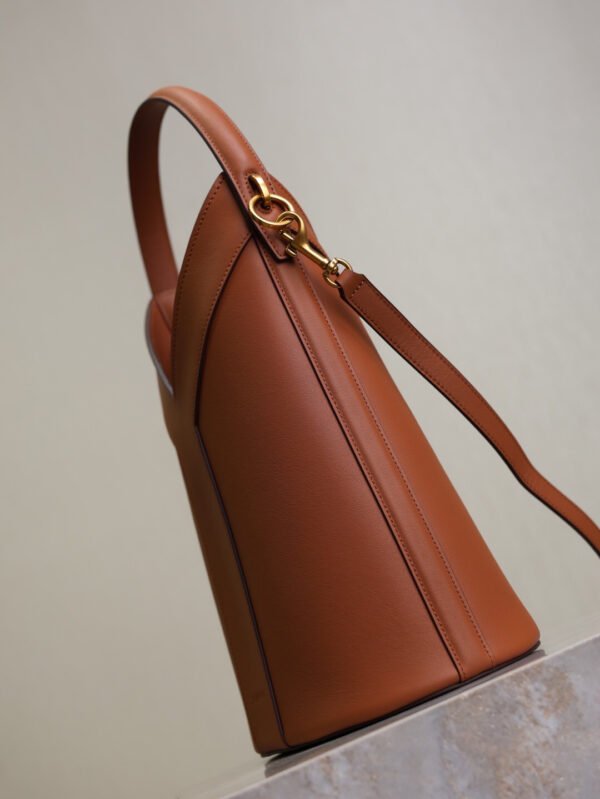 Y TOP-HANDLE BUCKET IN LEATHER
