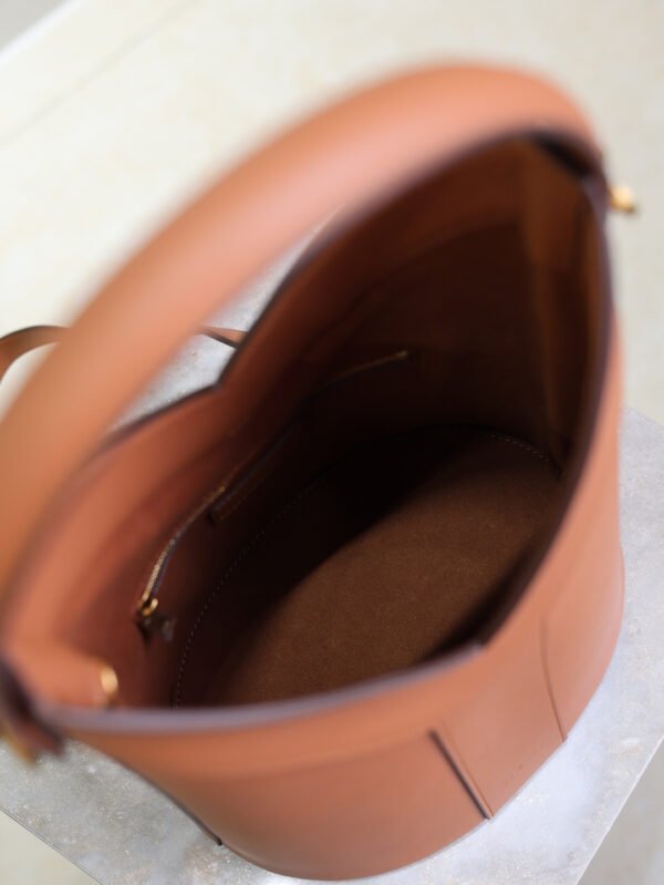 Y TOP-HANDLE BUCKET IN LEATHER