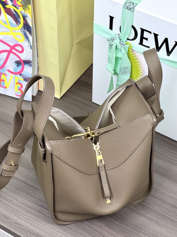 Compact Hammock bag in soft grained calfskin