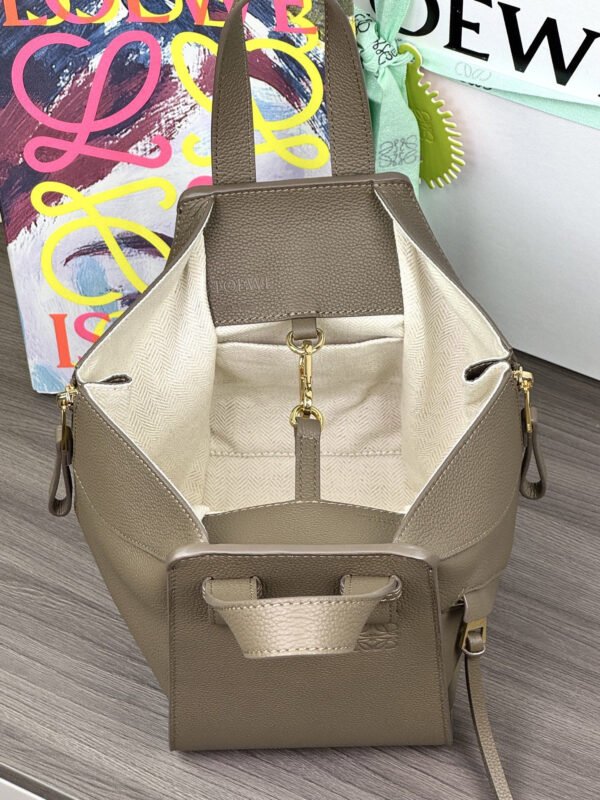 Compact Hammock bag in soft grained calfskin
