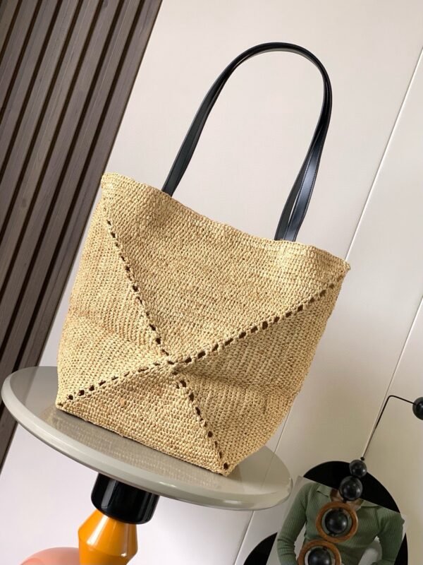 Medium Puzzle Fold tote in raffia