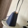 Medium Pebble bucket in smooth calfskin