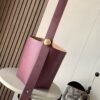 Medium Pebble bucket in smooth calfskin