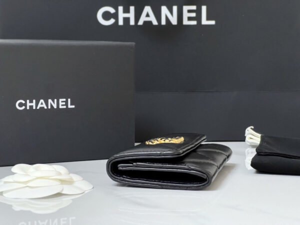 CHANEL 19 FLAP CARD HOLDER