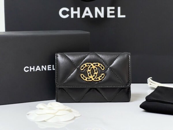 CHANEL 19 FLAP CARD HOLDER