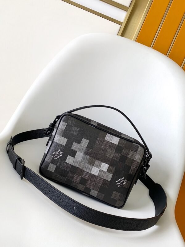 LOUIS VUITTON Nil Messenger M14988