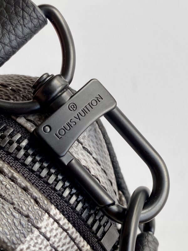 LOUIS VUITTON Nil Messenger M14988