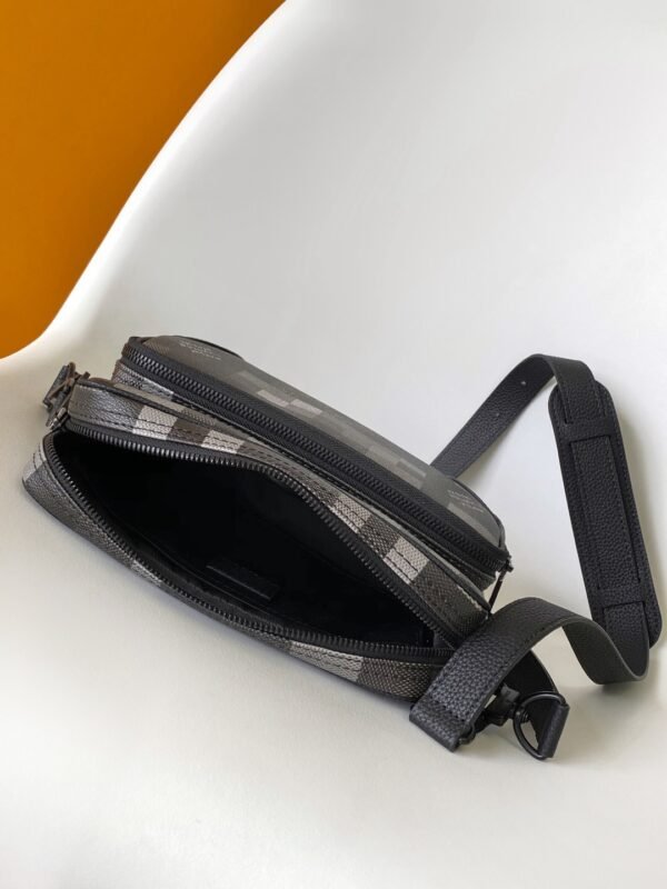 LOUIS VUITTON Nil Messenger M14988