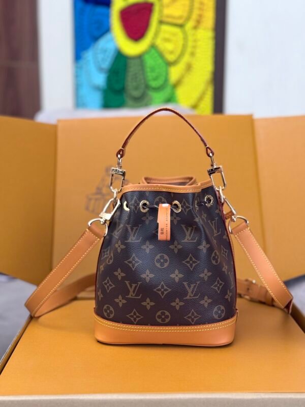 LOUIS VUITTON Noé Cargo M14017
