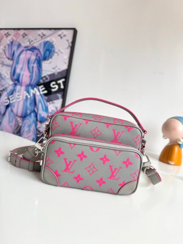 LOUIS VUITTON Nil messenger bag M15024