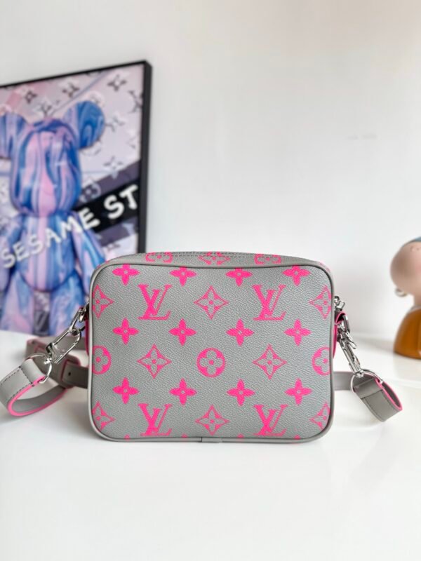 LOUIS VUITTON Nil messenger bag M15024